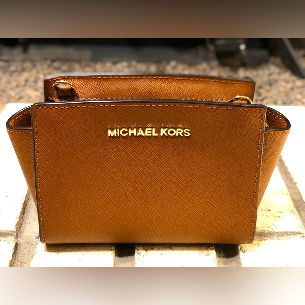 💥Moving to @the_bag_guy💥Michael Kors - Selma Mini Saffiano Leather Crossbody - Picture 1 of 13